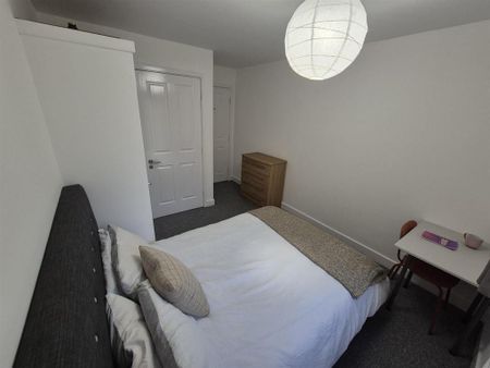 2 bedroom flat to rent - Photo 4