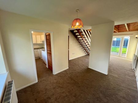 3 bedroom detached house to rent - Photo 3