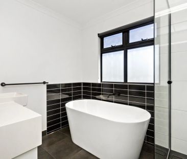 Near New 4 bedroom Townhouse - Photo 6