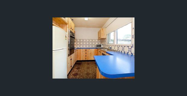 Charming Retro-Style Townhouse – Room Available for Flatmate - Photo 1