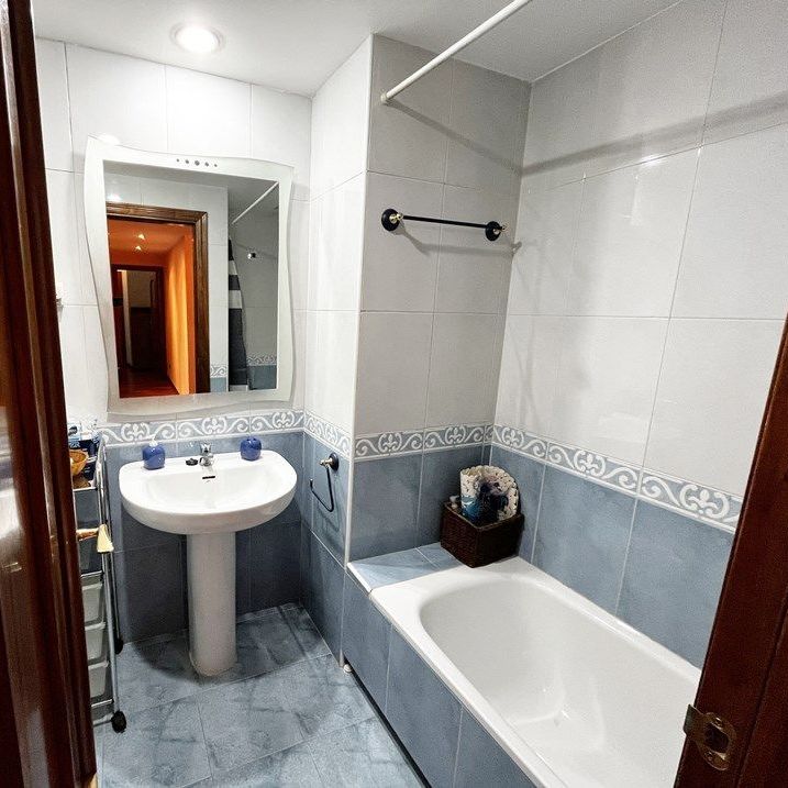 Piso de alquiler en Calle Periana, San Fermín - Photo 1