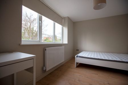 Room in a Shared Flat, Swinton Grove, M13 - Photo 2