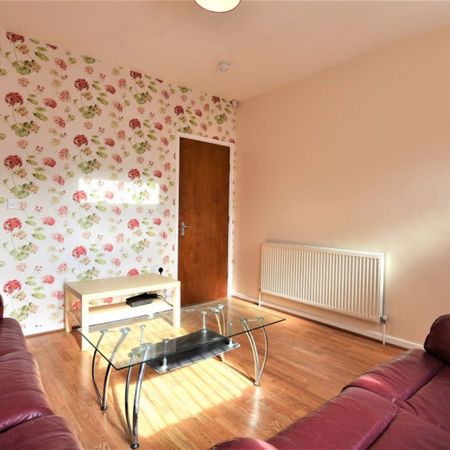 5 bedroom House in Burley Lodge Road, Leeds - Photo 3