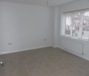 3 bedroom House To Let - Photo 2