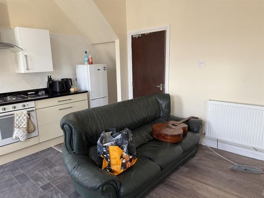 Heaton Road, Newcastle upon Tyne - Photo 1