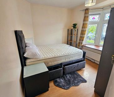 1 bedroom in a house share to rent - Photo 4
