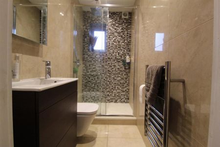 6 bedroom semi-detached house to rent - Photo 2