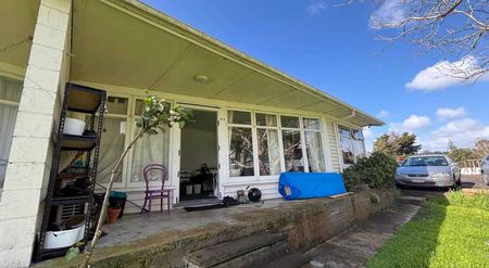“Live Close to Everything Panmure Has to Offer” - Photo 4