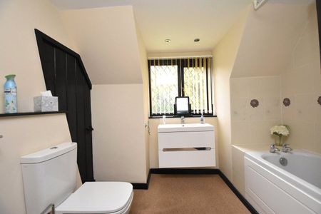 Alnesbourne Priory, Nacton, Ipswich, Suffolk, IP10 0JW - Photo 5