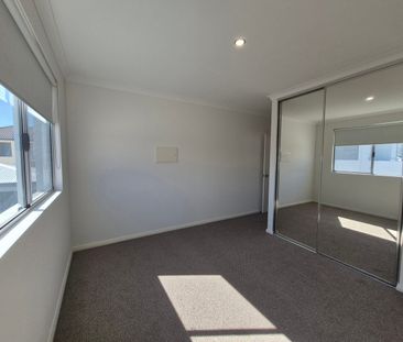 FABULOUS REAR 2 BEDROOOM 2 BATHROOM APARTMENT - Photo 5