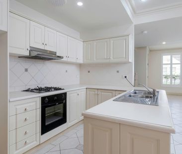 TRENDY TOWNHOUSE IN SECURE LOCATION! - Photo 6