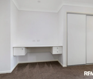 Modern Four-Bedroom Townhouse in a Convenient Thornlands Location - Photo 4
