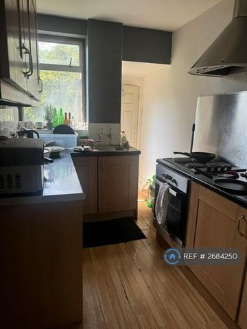 4 bedroom terraced house to rent - Photo 5