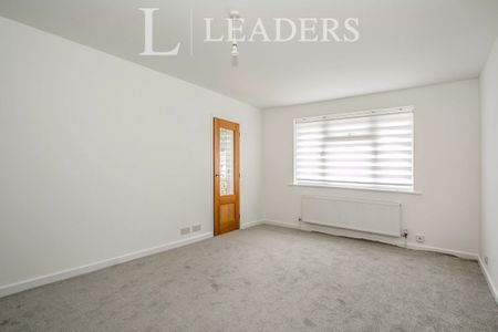 4 bedroom bungalow to rent Hamble Road, Oakdale, BH15 - Photo 2