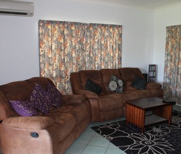 FAMILY HOME LOCATED IN CONVENIENT & QUIET AREA - Photo 1