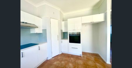 Charming Family Home - Photo 2