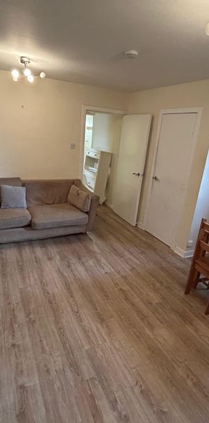 2 bed Maisonette in South Gyle Wynd , Edinburgh, EH12 9EY - Photo 1