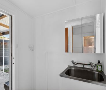 Charming 2-Bedroom Carriage Cottage - Prime Goolwa Location - Photo 3