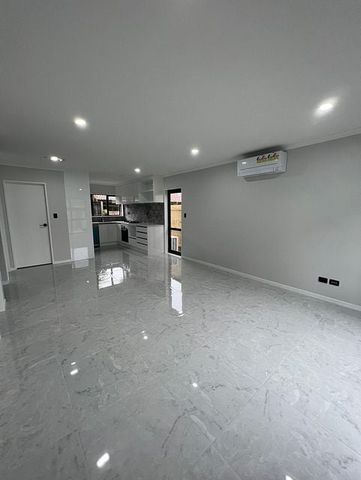 Charming 4BR Townhouse in Papatoetoe - Photo 5