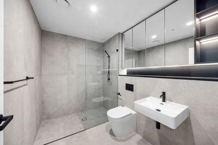 Coming to the market early October – Stylish New 2-Bedroom Apartment Offering Luxury Living and Natural Light - Photo 5