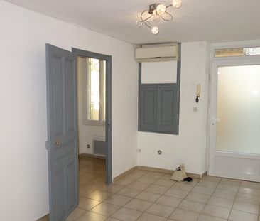 Location - Appartement T2 de 43 m² avec une cour commune - Photo 3