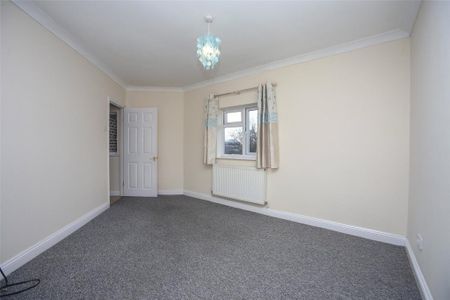 2 bedroom semi-detached house to rent - Photo 4