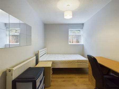 4 bedroom terraced house to rent - Photo 4