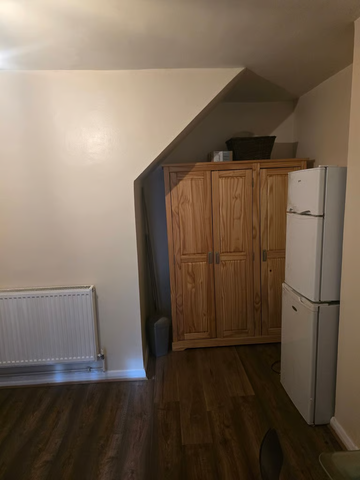 1 bedroom in a flat share to rent - Photo 4