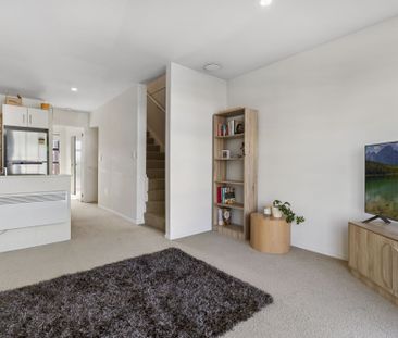 Sunny Townhouse in Prime Summer Spot - Photo 1