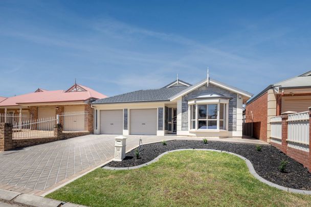 Spacious, Excellent Four Bedroom Home in Newton - Photo 1