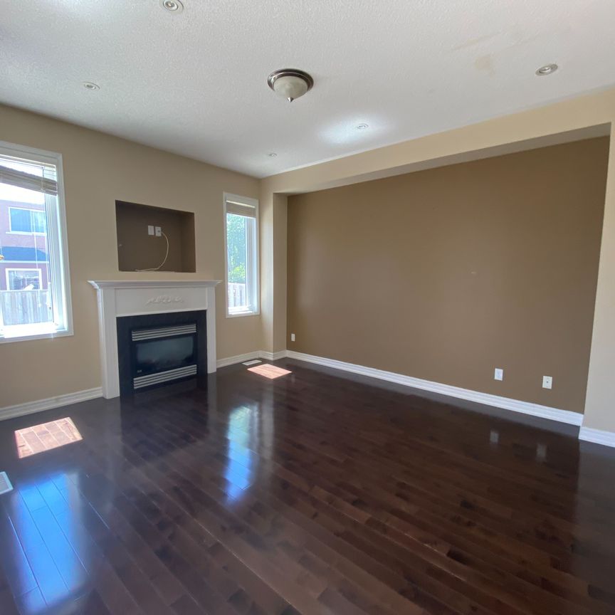 For Lease - 2329 Blue Oak Circle, Oakville, Ontario - Photo 1