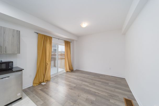 For Lease - 8 Wagon Lane, Barrie, Ontario - Photo 1