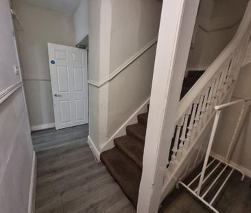 8 bedroom townhouse to rent - Photo 2