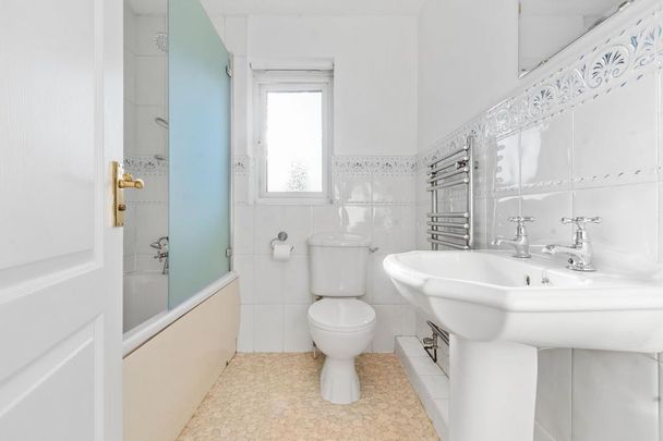 4 bedroom detached house to rent - Photo 1