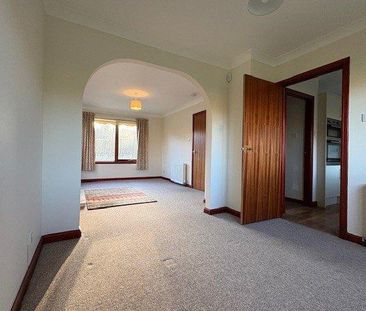 3 bedroom detached house to rent - Photo 4