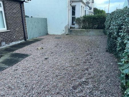 23 Windsor Avenue, Whitehead, Carrickfergus, BT38 9RX - Photo 2