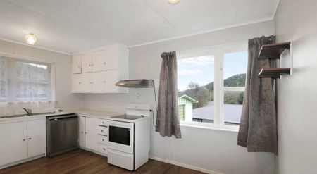 Home in Wainuiomata - Photo 3
