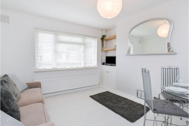 LOOK NO FURTHER! Fabulous 2 Bed Flat To Let in SE20 - Photo 1