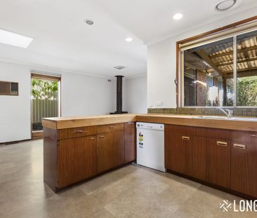 Stylishly Refreshed Home in Quiet Court Location! - Photo 3