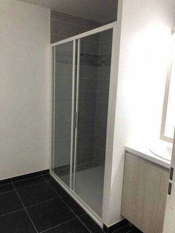 Grand F2 de 50,95 m² à 15 minutes gare - Photo 4