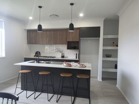 Modern 3-Bedroom Family Home!!! - Photo 5