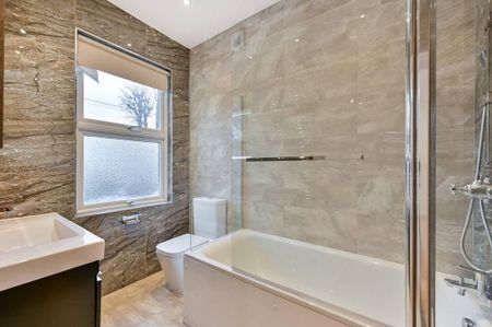 5 bedroom semi-detached house to rent - Photo 5