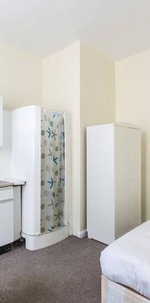 Studio to rent - Photo 1