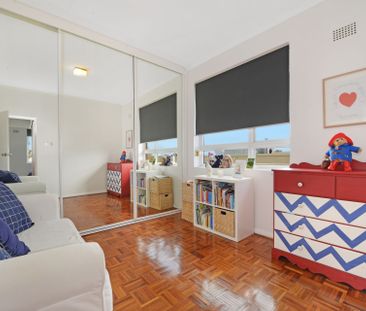 Renovated 2 Bedroom Apartment with Carspace - Photo 4