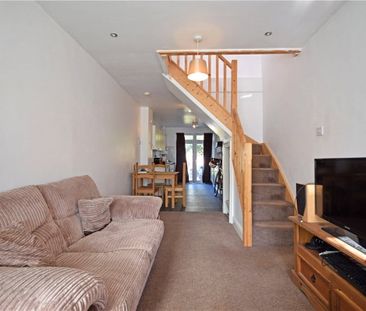 Well presented 1 bedroom house situated just to the east of Cambrid... - Photo 2