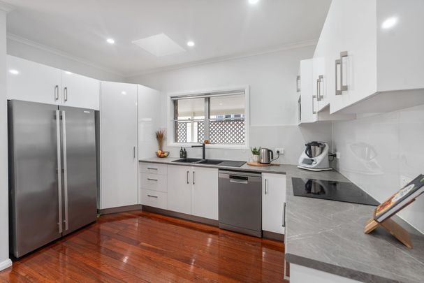 Renovated family home in flood free location - Photo 1