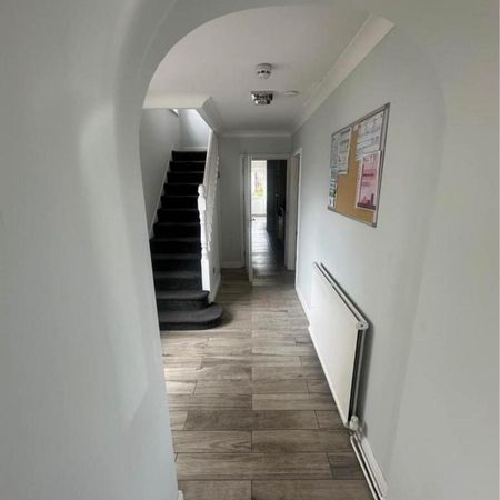 1 bedroom in a house share to rent - Photo 4