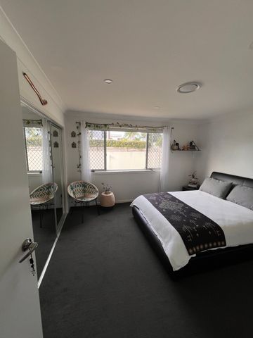 Broadbeach Waters - Photo 5