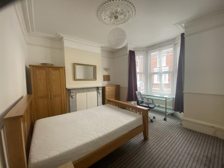 5 bedroom terraced house to rent - Photo 4