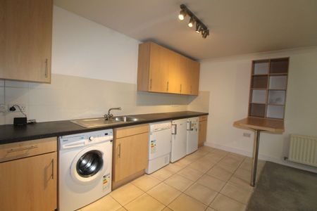 Brooklands, Haywards Heath, RH16 - Photo 3